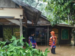 Puluhan Rumah, 3 Unit Sekolah dan 1 Tempat Ibadah di Desa Mangunang Seberang HST Terendam