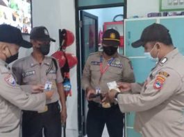 Satuan Binmas Polres Kotabaru Periksa Seragam Anggota Satpam, Ini Tujuannya