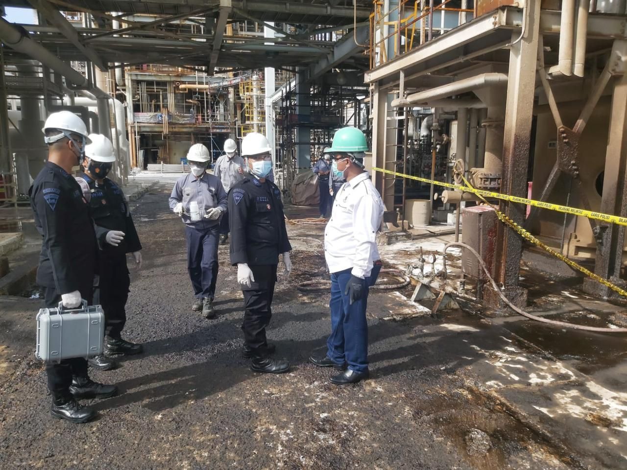 24022022_Tim KBR Brimob Polda Banten olah TKP di PT Mitsubishi Chemical Indonesia Cilegon. (wartabanjar.com-tribrata)