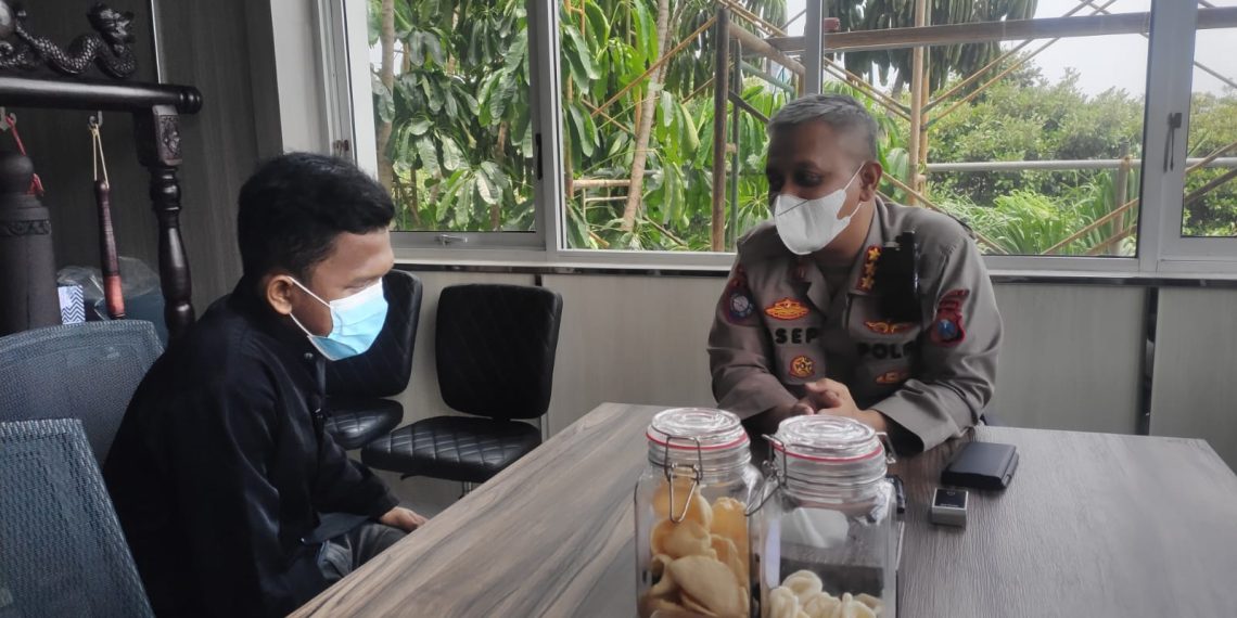 Melamar Jadi Petugas Kebersihan, Hafidz Quran ini Ditawari Jadi Anggota Polisi