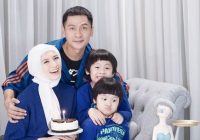 Bikin Heboh, Donita Bisa Lipat Telinga Suami dan Anak-anaknya Secara Ajaib, ini Kata Netizen