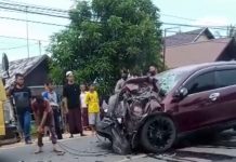 Kronologi Honda CRV Tabrak Truk Tronton Hingga Ringsek di Mataraman