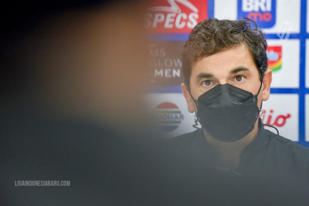 Pelatih Arema FC Eduardo Almeida