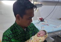 Ustadz Abdul Somad Sambut Kelahiran Anaknya, ini Potret Menggemaskan Sang Bayi