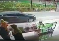Viral! Emak-emak Gunakan Mobil Curi Beras di Toko Sembako, Karung Isi 5 Kg Dijepit di Paha
