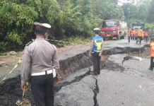 Waspada! Jalan Ampah-Muara Teweh Km 25 Ambles, Hanya Satu Sisi Bisa Dilewati