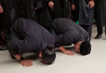 Detik-detik Dua Polisi Sujud Syukur Setelah Divonis Bebas Atas Kasus Penembakan 4 Laskar FPI