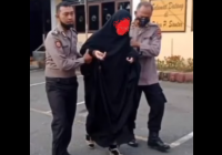 Viral! Wanita Kenakan Jubah Hitam Tabrak Ruang SPKT Mapolres, Ngaku Ingin Masuk Surga