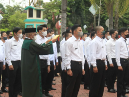 Guru Honorer dan CPNS Pemkab HSU Terima SK dari Plt Bupati