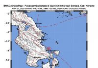 Menara Tugu Religi MTQ Kendari Retak Dihantam Gempa Berkuatan Magnitudo 5,2
