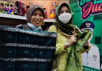 Stand Dekranasda Banjarbaru Laku Keras di Ajang Inacraft 2022 Berkat Paris Fashion Show yang Diikuti Istri Walikota, Vivi Zubedi