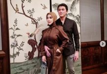 Momen Romantis Syahrini dan Reino Barack Rayakan 3 Tahun Pernikahan di Singapura