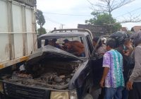 Kecelakaan Beruntun Truk vs Pikap di Pengayuan Landasan Ulin, Korban Terjepit, Bagian Depan Pikap Hancur
