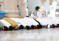 Warga Muhammadiyah Gelar Salat Tarawih Malam Ini, Shaf Dirapatkan