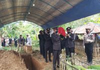 Kapolres HST Pimpin Upacara Pemakaman Jenazah Kapolsek Batang Alai Utara