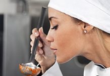 Wahai Ibu-ibu dan koki yang Akan Mencicip Masakan Saat Berpuasa, Ini Hukumnya