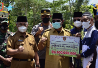 Paman Birin Hibahkan Rp 500 Juta untuk Ponpes At Tailah HSS
