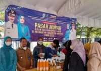 Warga Gambut Serbu Pasar Murah Ramadan di  Kantor Kecamatan