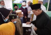 Janda Lansia, Duafa dan Anak Yatim Desa Gunung Batu Besar Dapat Santunan Bupati Zairullah Azhar