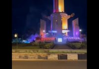Viral, Sekelompok Remaja Perang Kembang Api di Area Tugu Intan Banjarbaru