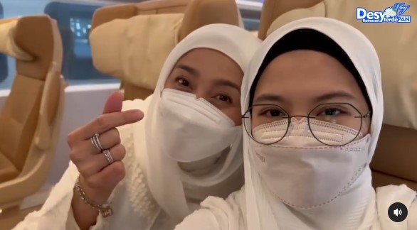 Begini Pengalaman Seru Desy Ratnasari Umrah Naik Kereta Api Cepat ke