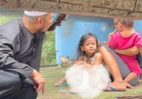 Ustadz ini Langsung Beri Rumah! Lihat Wanita dan 2 Anak Hidup di Bawah Kolong Jembatan Videonya Viral