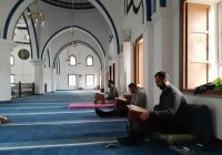 10 Hari Terakhir Ramadan, Bolehkah Perempuan Itikaf di Rumah? Ini Penjelasannya