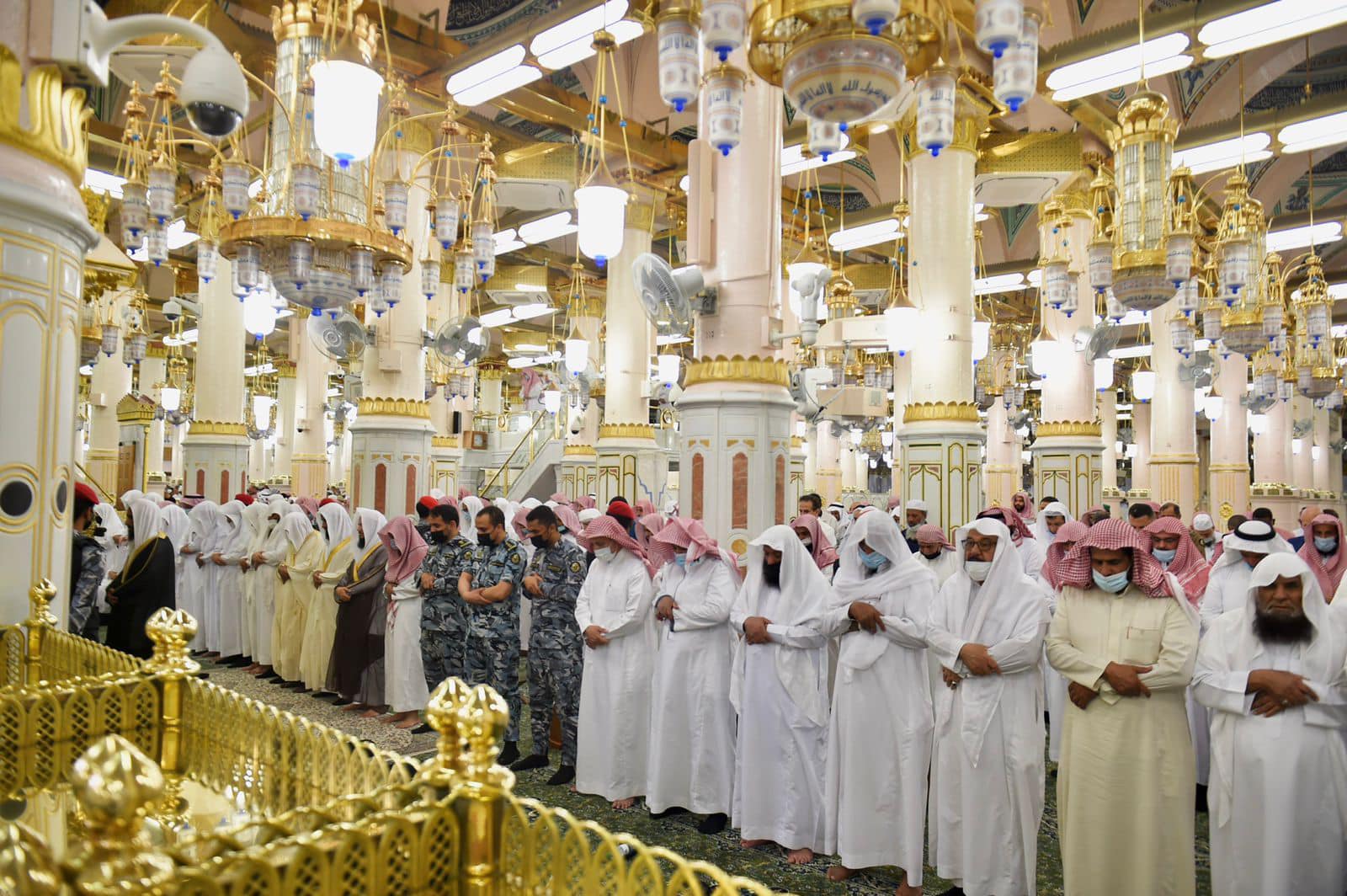 Arab Saudi Tetapkan Salat Tarawih Plus Witir 13 Rakaat di Masjidil Haram &amp; Masjid Nabawi Selama Ramadhan 2026
