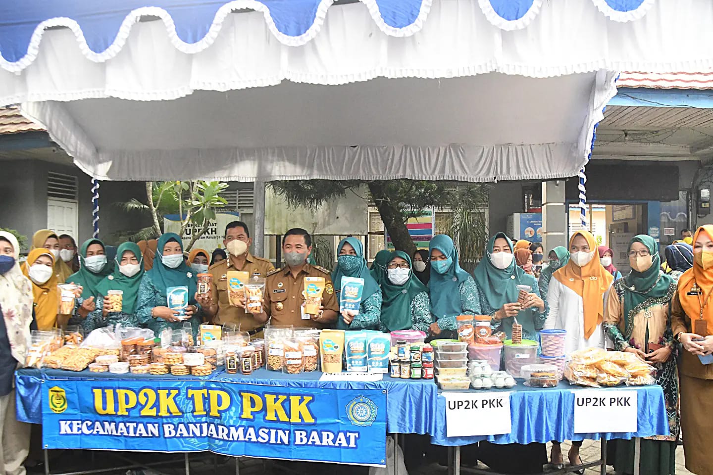 resmi_buka_pasar_murah_dan_bazar,_wali_kota_sebut_wujud_kepedulian_sesama