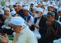 Husairi Abdi Berbaur dengan Warga Shalat Id di Masjid At Taqwa Amuntai