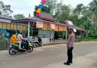 Kapolsek Turun Langsung Pantau Keramaian Pengunjung di Taman Edukasi Desa Muara Harus