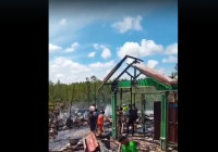 Kios Baju dan Gudang Besi di Sungai Puting Tapin Ludes Dilalap si Jago Merah