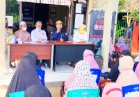 Bahagianya Nurdin Dapat Dana Bantuan BLT DD Tahap II dari Camat Gambut