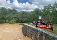Hingga Malam, Upaya Pencarian 2 Orang Tenggelam di Saluran Irigasi Simpang Empat Tanah Bumbu Masih Berlangsung
