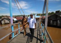 Jembatan Gantung Pelangi Akses Warga Desa Tanipah