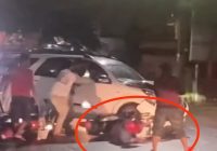 Detik-Detik Pengemudi Toyota Rush Lindas Pengendara Motor Video Viral