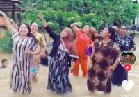 Viral Tiktok Emak-Emak Berdaster Joged di Tengah Banjir