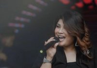 13 Tahun Beragama Kristen, Kini Penyanyi Nania Yusuf Kembali Memeluk Islam Karena Sang Bunda