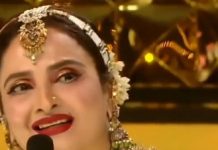 Beredar Video Aktris Senior Bollywood Rekha Bagikan Uang THR ke Peserta Ajang Pencarian Bakat di India