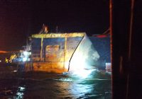 Dinding Tongkang Batu Bara Sobek 15 Meter, Dozer dan Operatornya Jatuh ke Air di Taboneo Banjarmasin