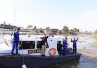 Gunakan Speedboat, Satpolair Polresta Banjarmasin Antar Menparekraf ke Kubah Basirih