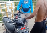 Diduga Rem Blong, Pengendara Motor Matik Meluncur Deras dari Atas Jembatan Bromo
