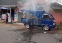 Mobil Pikap Pedagang Keliling Tahu Bulat Terbakar di Kawasan Irigasi Banjar