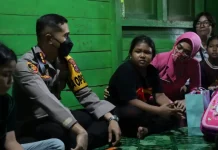 Kapolresta Samarinda Datangi Siswi SD yang Viral karena Diusir dari Kelas