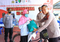 Kayuh Sepeda ke Mapolresta Banjarmasin Urus SKCK untuk Kerja, Heriyanti Malah Dapat Bingkisan dari Kombes Sabana