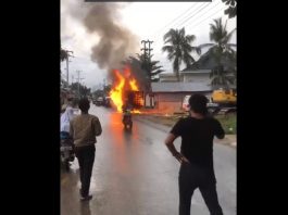 BREAKING NEWS: Pikap Pengangkut Ayam Terbakar di Gunung Ronggeng Sekumpul Raya Martapura