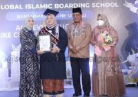 Putri Paman Birin Lima Besar The Best in Attitude SMP Global Islamic Boarding School