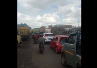 Truk Antre Solar di SPBU AKR Lingkar Selatan Bikin Macet, Warga Minta Aparat Lakukan Pengaturan