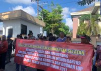 Koalisi LSM Kalsel Gelar Unjuk Rasa di PN Tipikor Banjarmasin