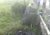 Mobil Kijang Innova Terjun ke Sungai di Kawasan Astambul Kabupaten Banjar